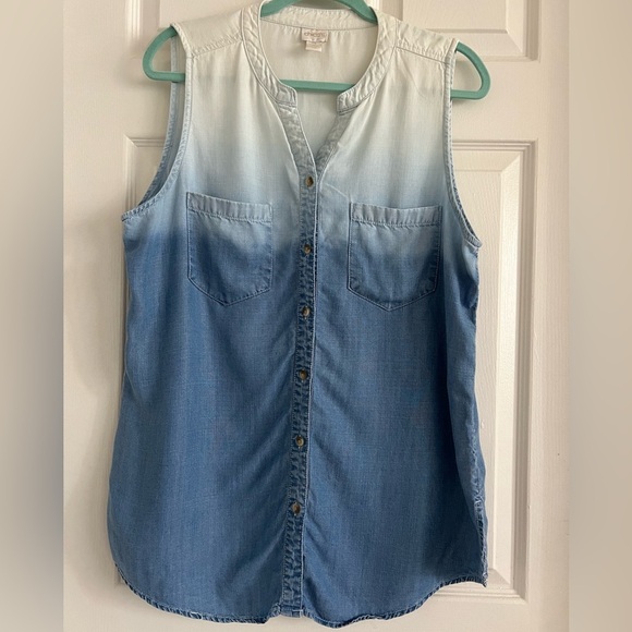 Chico's Tops - Chico’s white & blue ombré sleeveless top. Pockets. EUC! Size 2/L